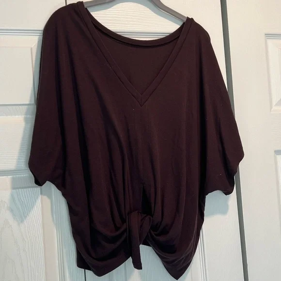 🍊Old Navy Maroon Athletic T-Shirt with Tie Back XL🍊 - Picture 2 of 8